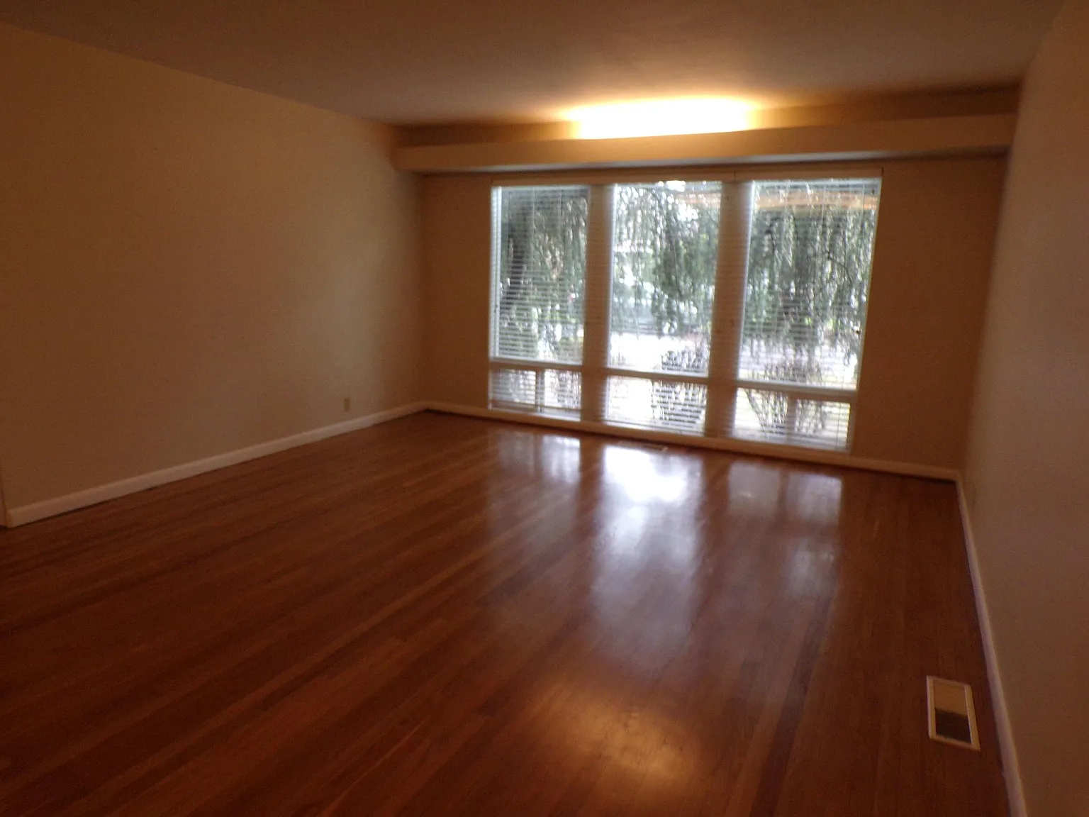 3 bed, 2007 sqft, $3,500 — Photo 4
