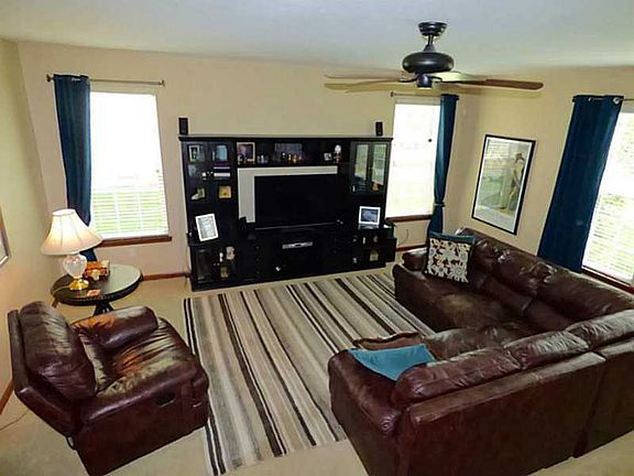 5th image of 1422 Woodfield Dr