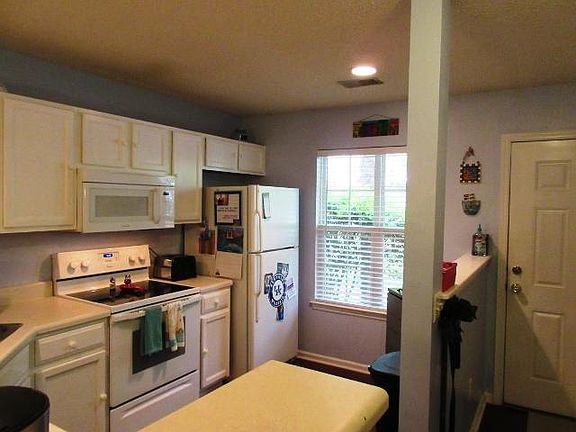 4th image of 8111 Shadow Oak Dr