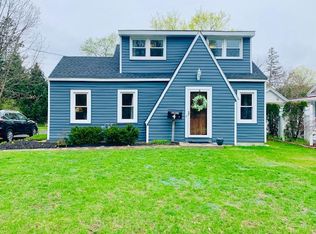 4 York Pl, Glenville, NY 12302