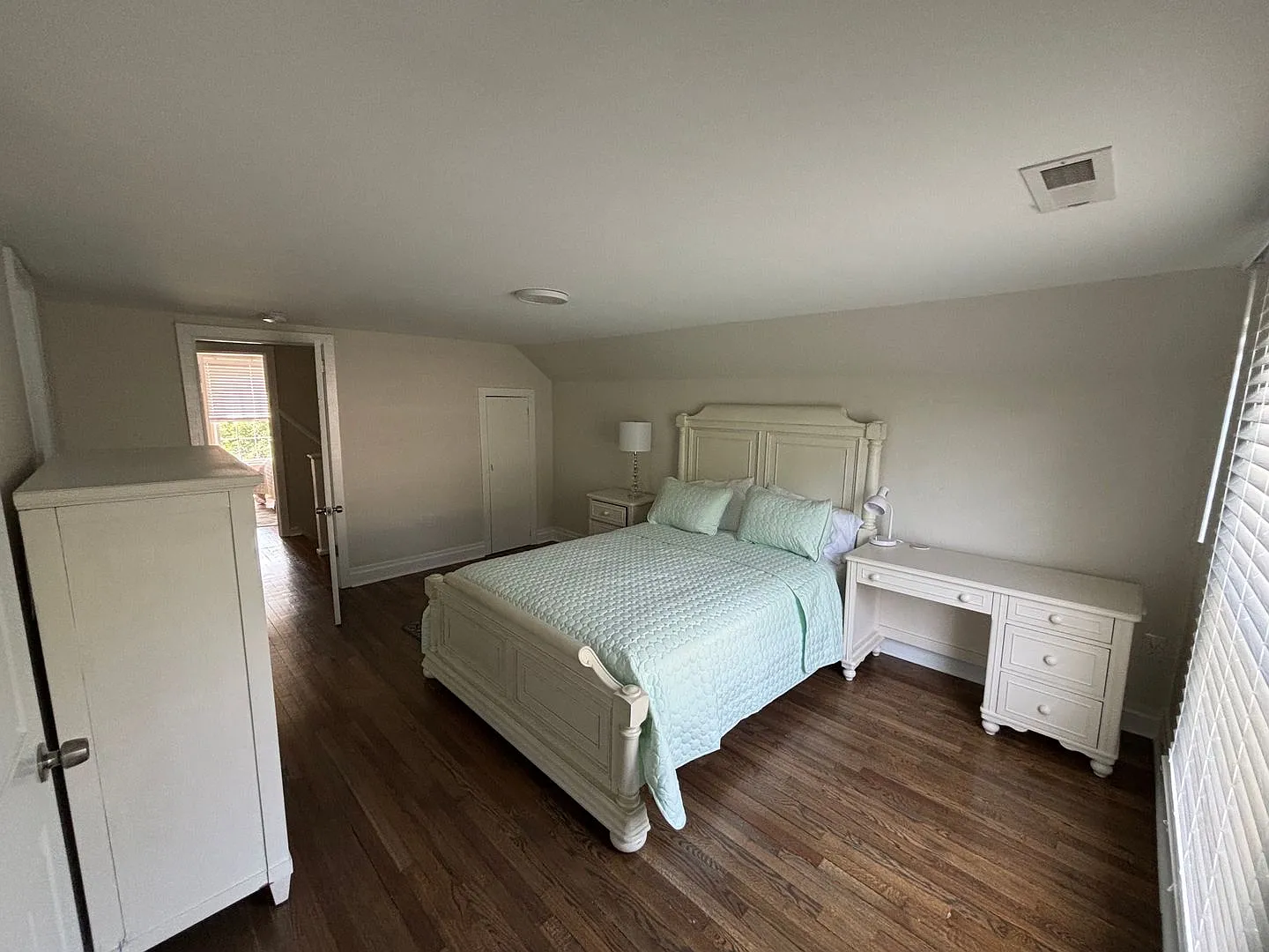 1231 Brookwood Dr Available 6/1/2027-28 And 6/1/2028-2029 Fully Furnished (Short/Long Term) — Photo 4