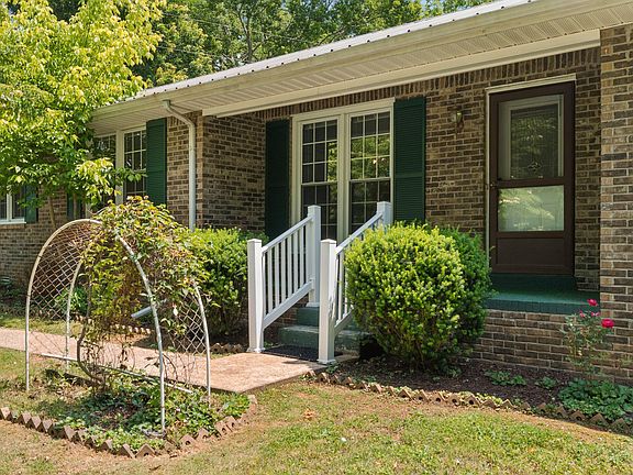 3rd image of 8904 Pinewood Rd