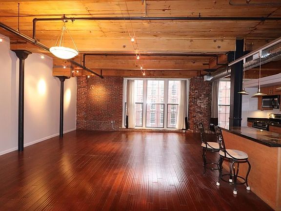 4th image of 130 John St Unit 201