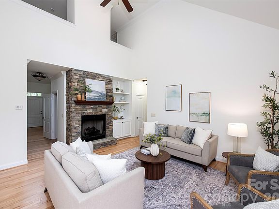 5th image of 939 Linda Ln