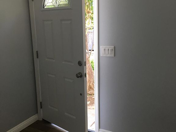 3rd image of 1241 S Mariposa Ave