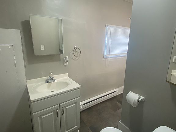 2nd image of 920 E Shiawassee St #2