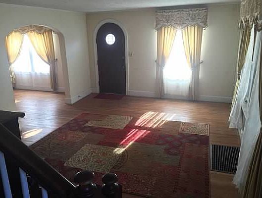 603 Olive St. : Living Room