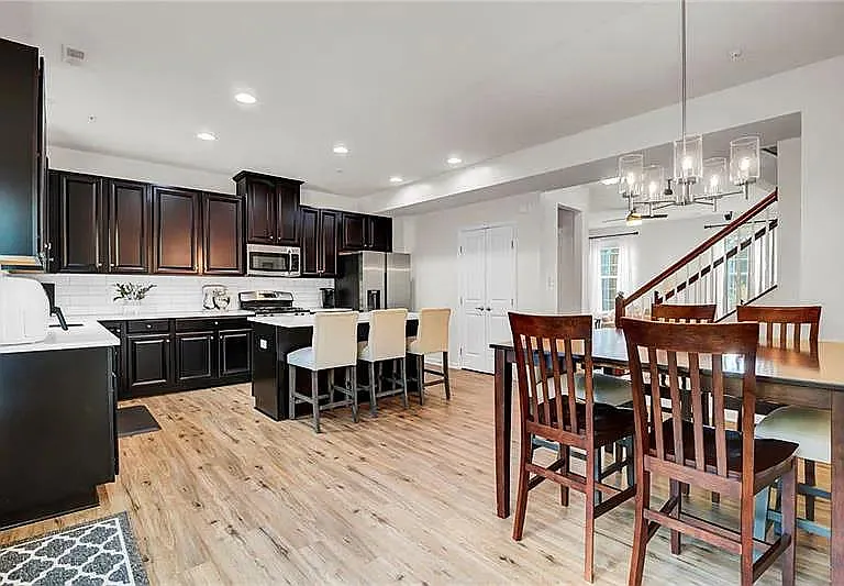 611 Edison Dr — Photo 25