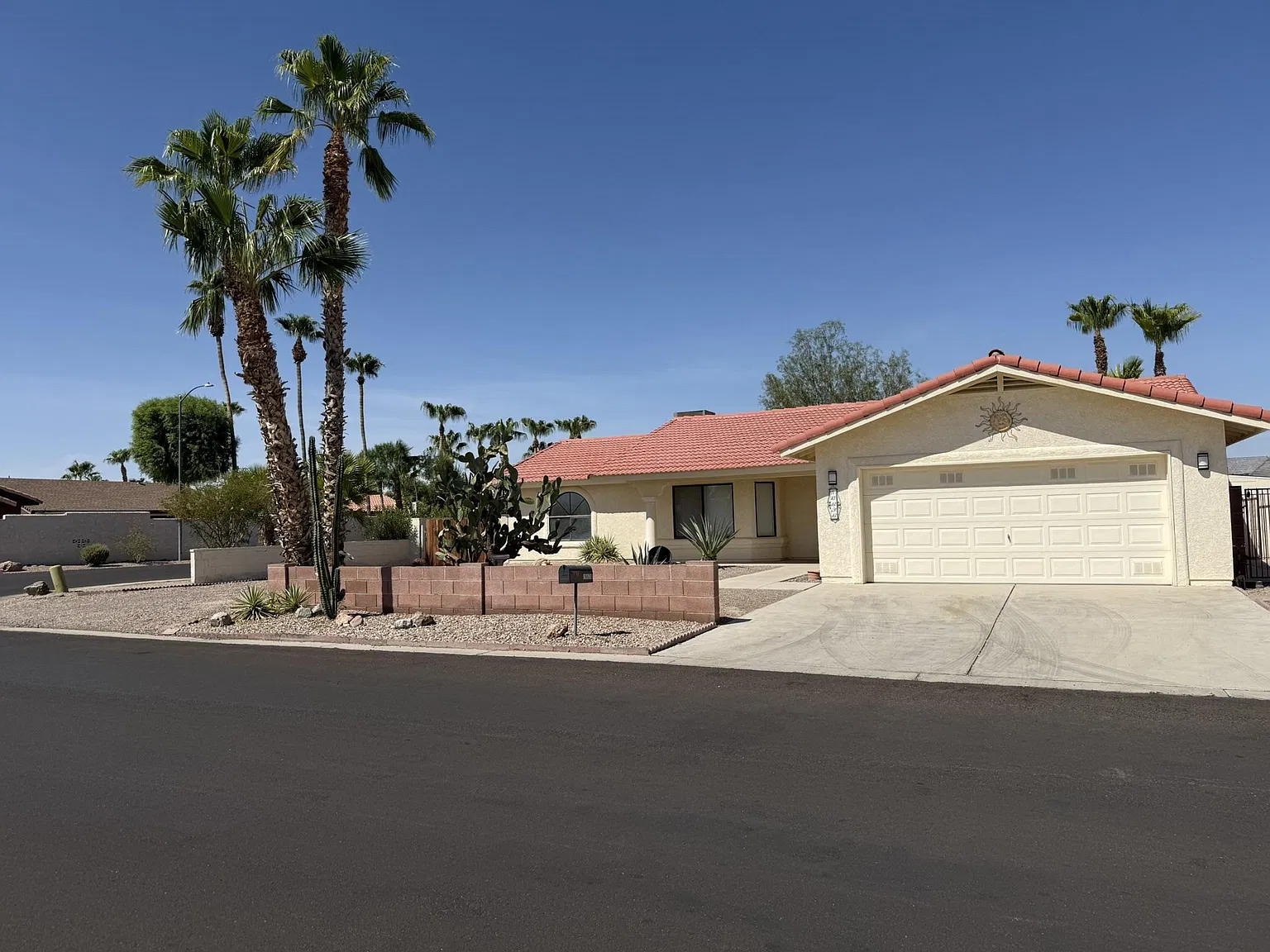 3 bed, 2.5 bath, 1728 sqft, $1,850 — Photo 2