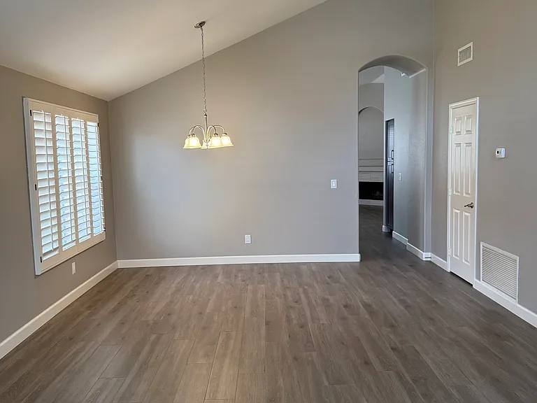 1643 W Maplewood St — Photo 4