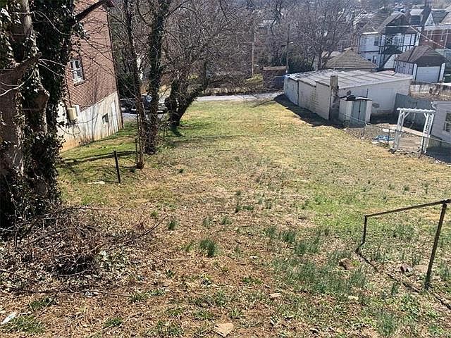 2nd image of 821 Cherokee St