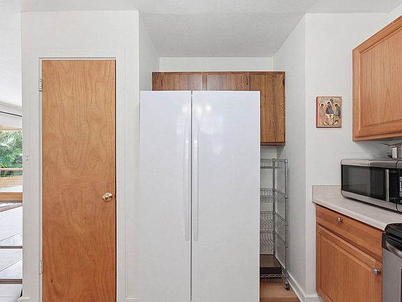 5th image of 279 Olani Pl