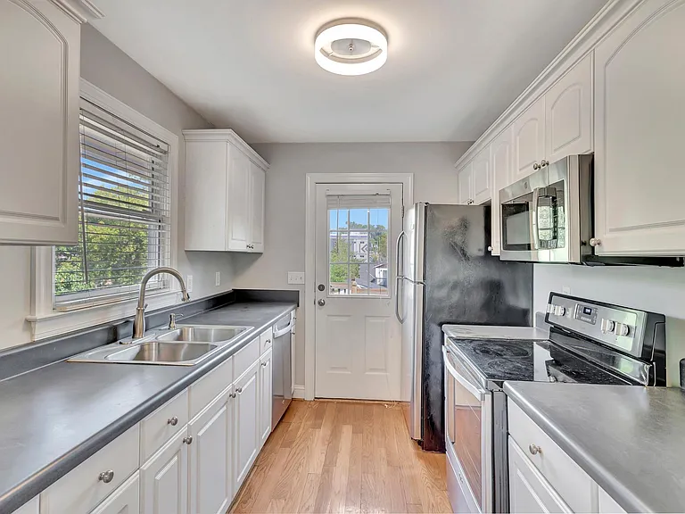 3520 Elkins Ave — Photo 8