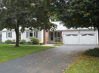 36 Pilgrim Dr, Windsor, CT 06095