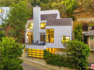 10525 Selkirk Ln, Los Angeles, CA 90077