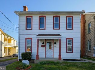529 Main St, Akron, PA 17501