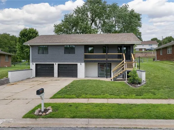 1905 Rosewood Ter, Saint Joseph, MO 64503