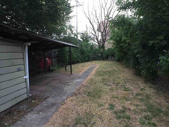 3rd image of 3944 W Montrose Ave