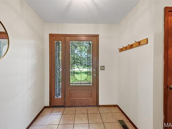 4th image of 324 Lantern Ln