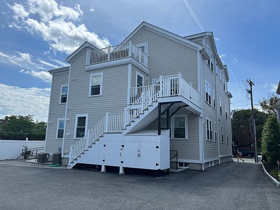 3rd image of 925-927 Massachusetts Ave #5