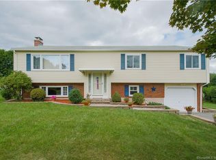38 Pelican Ct, Rocky Hill, CT 06067