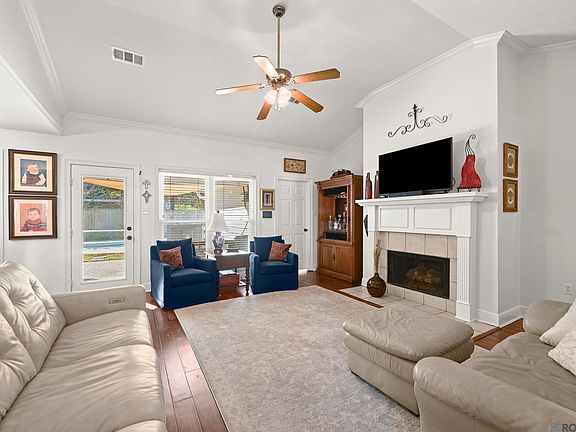 4th image of 38109 Cove Ct