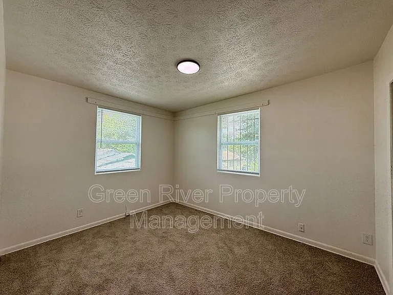 1161 W 5th St — Photo 19