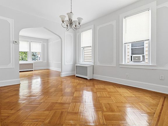 3rd image of 211 McAdoo Ave