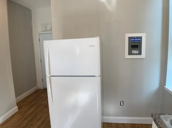 220 S 43rd St APT 2R, Philadelphia, PA 19104