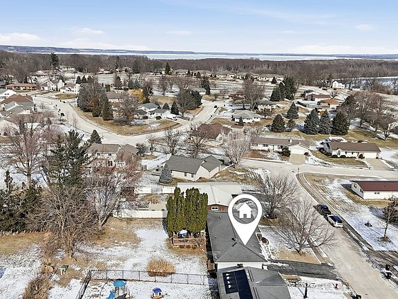 2nd image of 302 Baker St