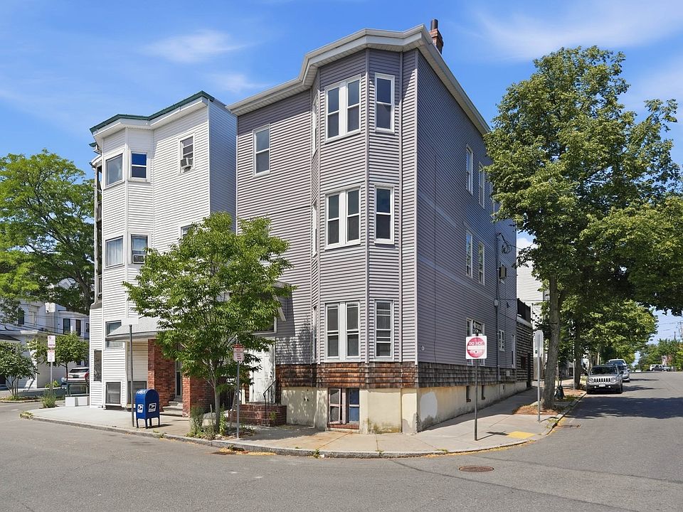 1st image of 487-489 Sumner St #1
