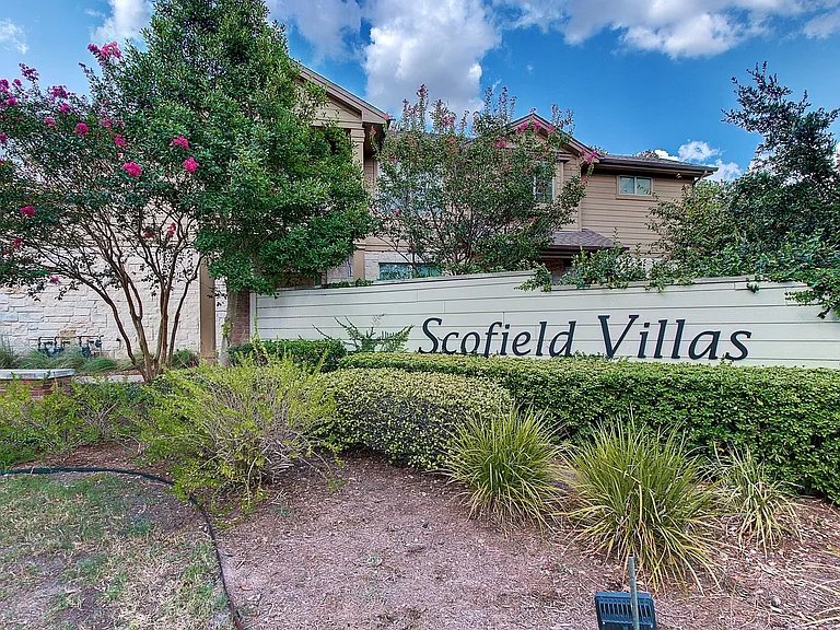 1310 Parmer Ln #303-3B — Photo 1