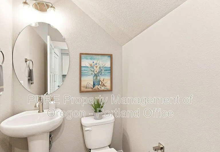 588 NE Alderwood Dr — Photo 9