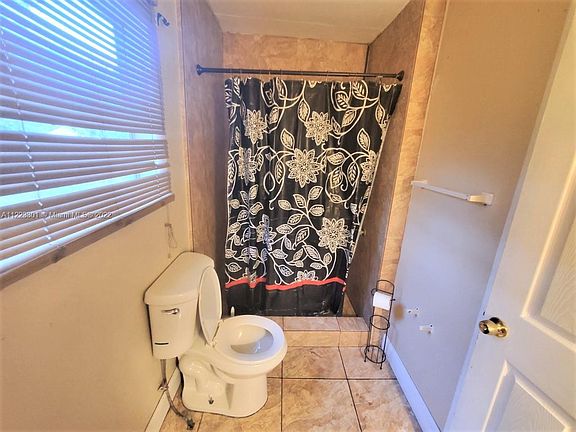 4th image of 2930 NW 26th St