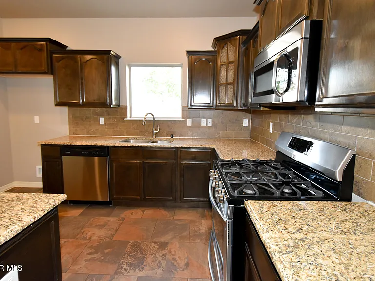 300 Saltford Pl — Photo 17