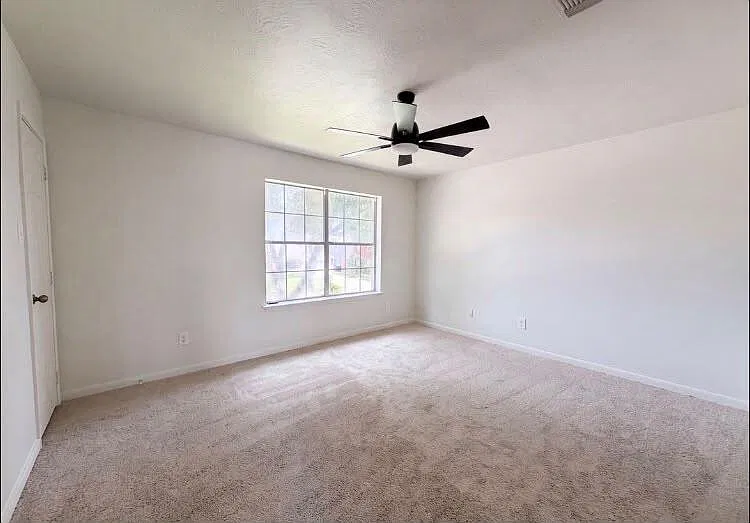 3 bed, 2058 sqft, $1,700 — Photo 3