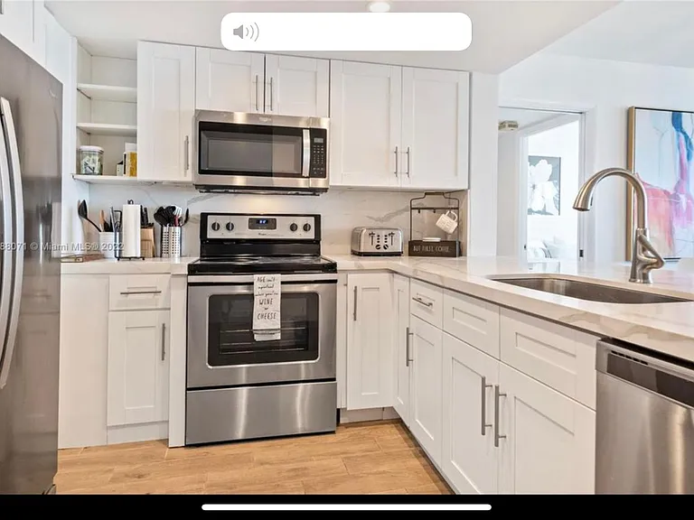 400 S Pointe Dr #1102 — Photo 13