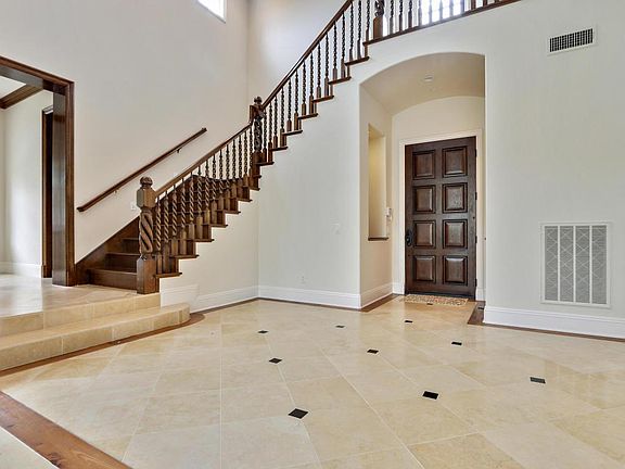 3rd image of 759 Carriage House Dr