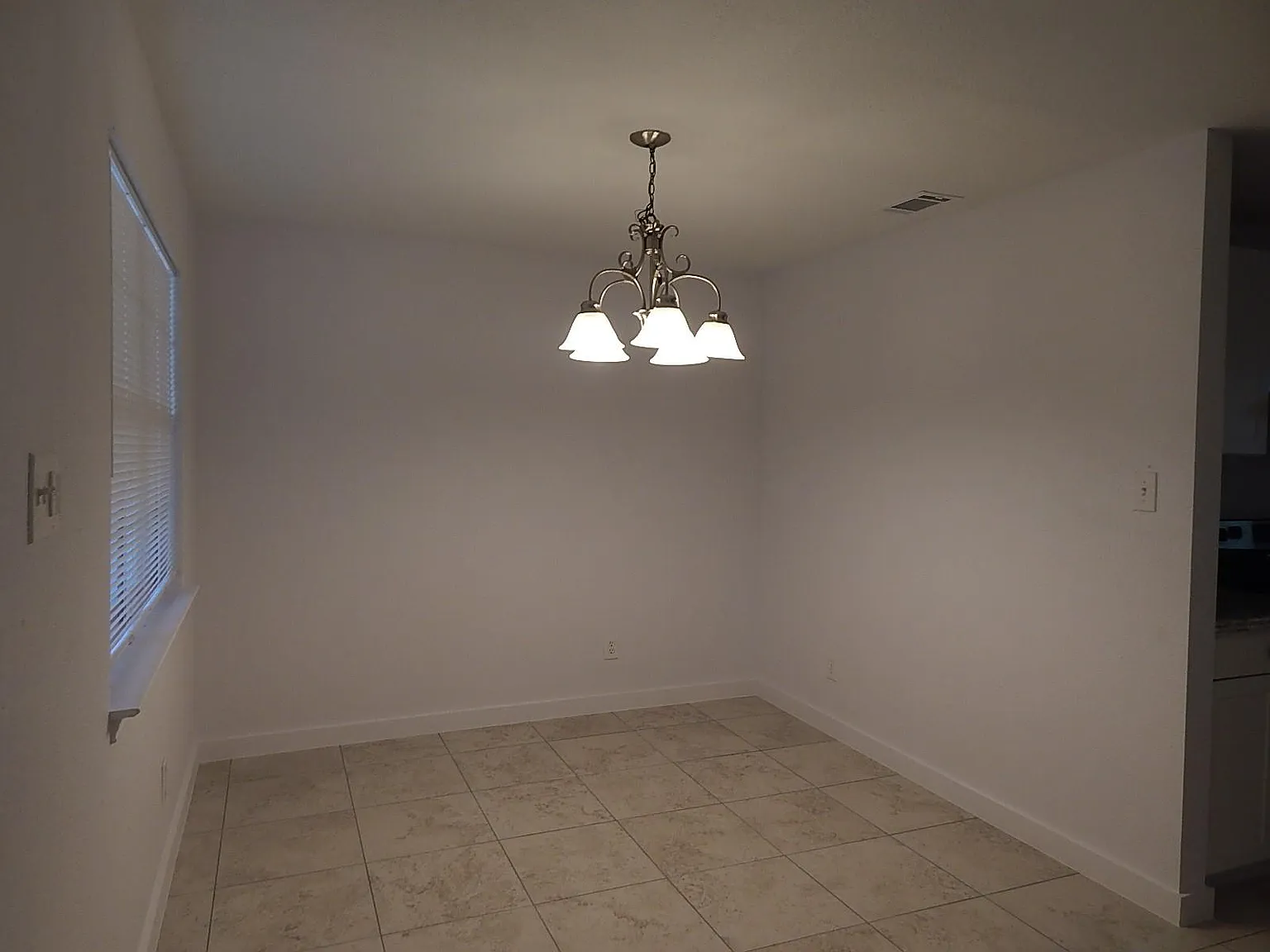 3 bed, 2.0 bath, 1212 sqft, $1,650 — Photo 4