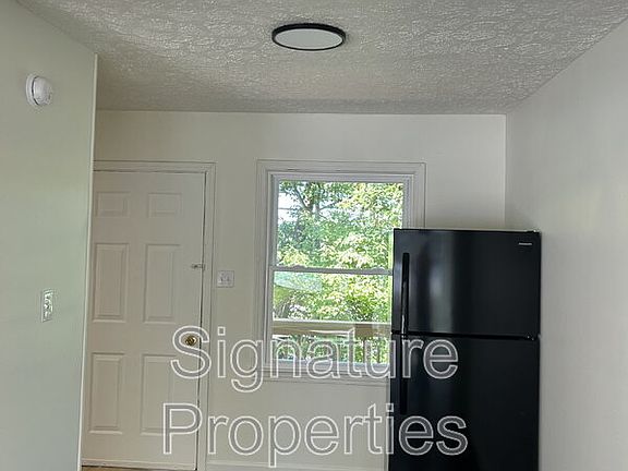 5th image of 1055 Rives Rd APT 12