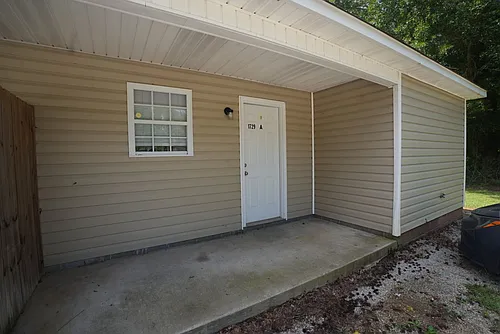 1729 Louise Dr SE Photo 1