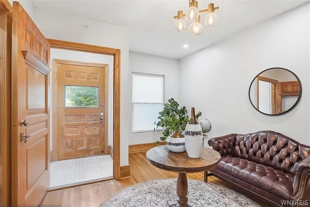 4 bed, 2.5 bath, 3150 sqft, $3,800 — Photo 3