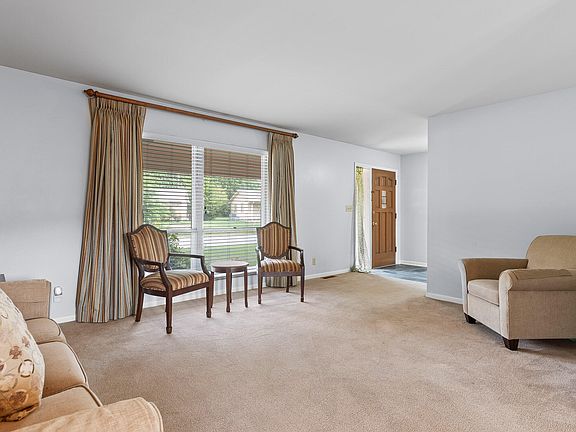 3rd image of 4200 Forest Plaza Dr