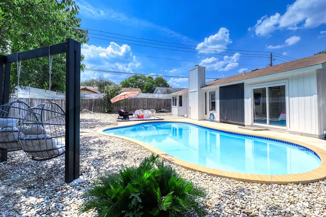 4 bed, $7,500 — Photo 2