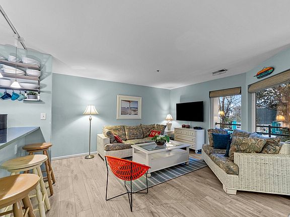 2nd image of 304 28th St Unit 213