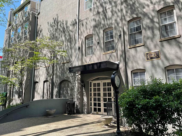 1034 Clinton St #201 — Photo 6