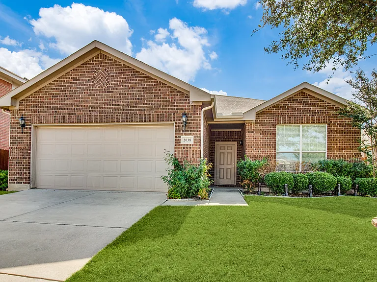 2038 Allyson Dr — Photo 1