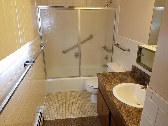 5th image of 830 S 10th St APT 6