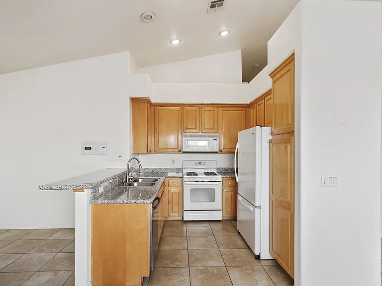 9892 Vermillion Cliffs Ave — Photo 7