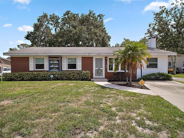 1301 Cambridge Dr, Leesburg, FL 34748